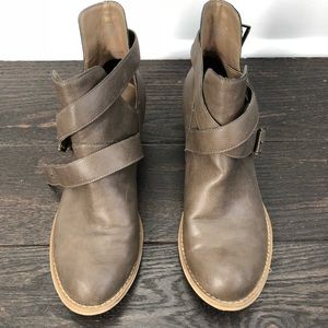 Brown boots size 8